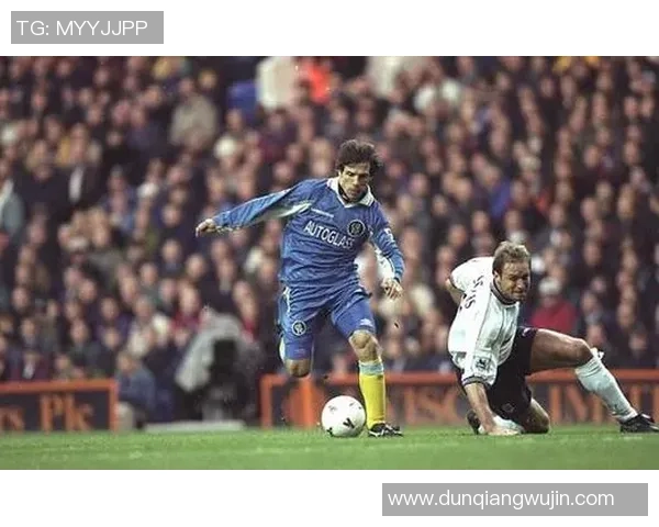 《重温经典足坛传奇瞬间 回顾历史足球巨星的辉煌时刻》