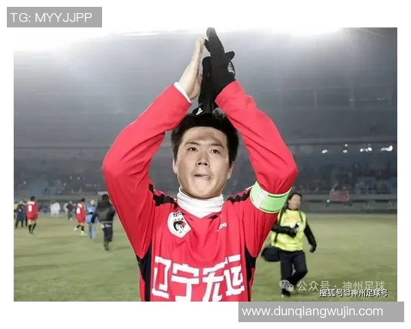 七十七号球星在足球界的传奇地位及其影响力解析