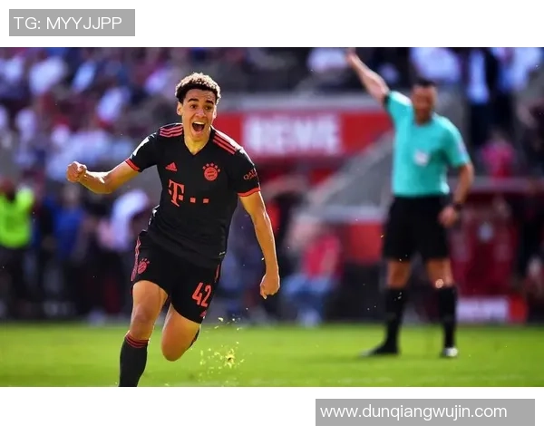 全球足球巅峰之争 十大传奇球星谁主沉浮